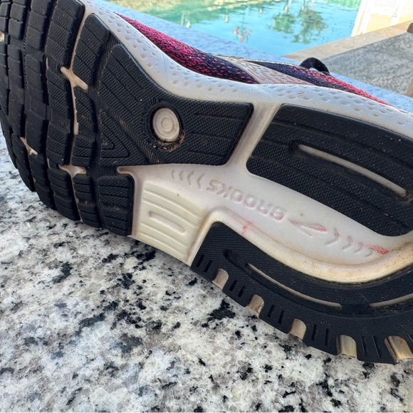 Brooks Women's Running Shoes - Black and Pink ghost 16 size 10 - Picture 7 of 9